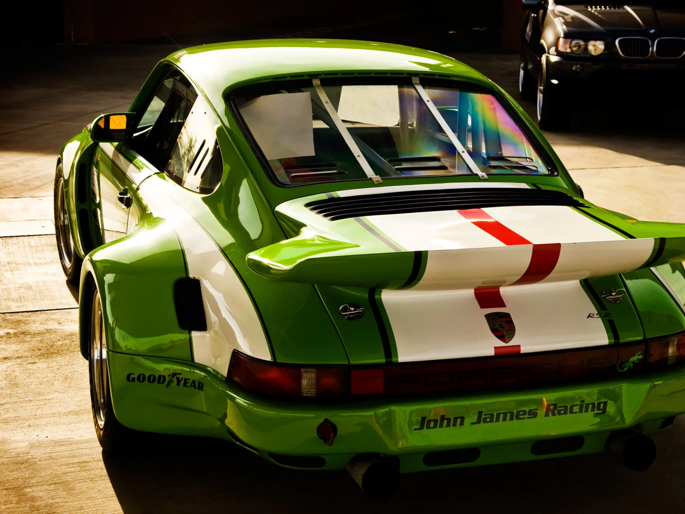 порше, зелёный, ракурс, bmw, 911, в тени, auto wallpapers, porsche, тачки, x5, фон, cars, спойлер, бмв, авто фото, удачный, свет, солнечный, авто обои