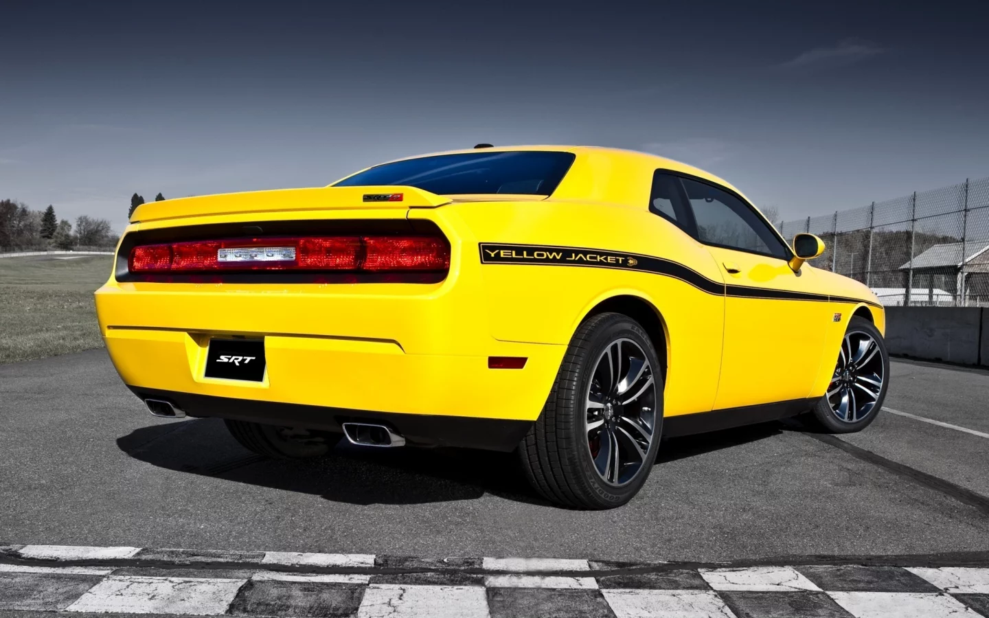 додж, 392, yellow jacket, muscle car, срт8, йелоу джекет, желтый, srt8, гоночная трасса, небо, мускул кар, вид сзади, dodge, челленжер, challenger