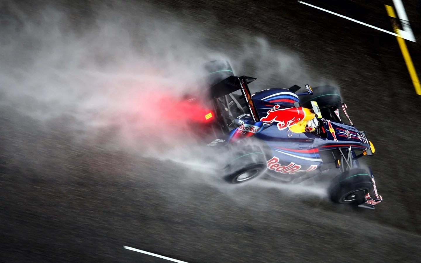 ред булл, формула-1, рб5, formula-1, вид сзади, брызги, гоночный болид, rb5, red bull, красный бык