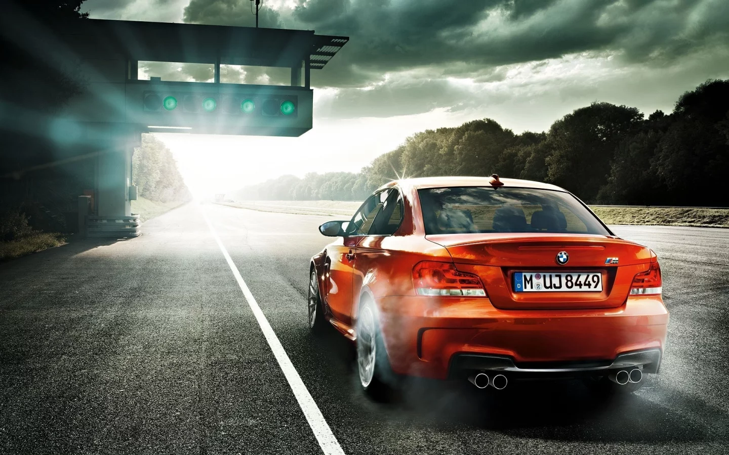 полоса, деревья, зеленый свет, bmw, оранжевый, старт, полигон, coupe, солнце, m1series, облака, купе, дорога