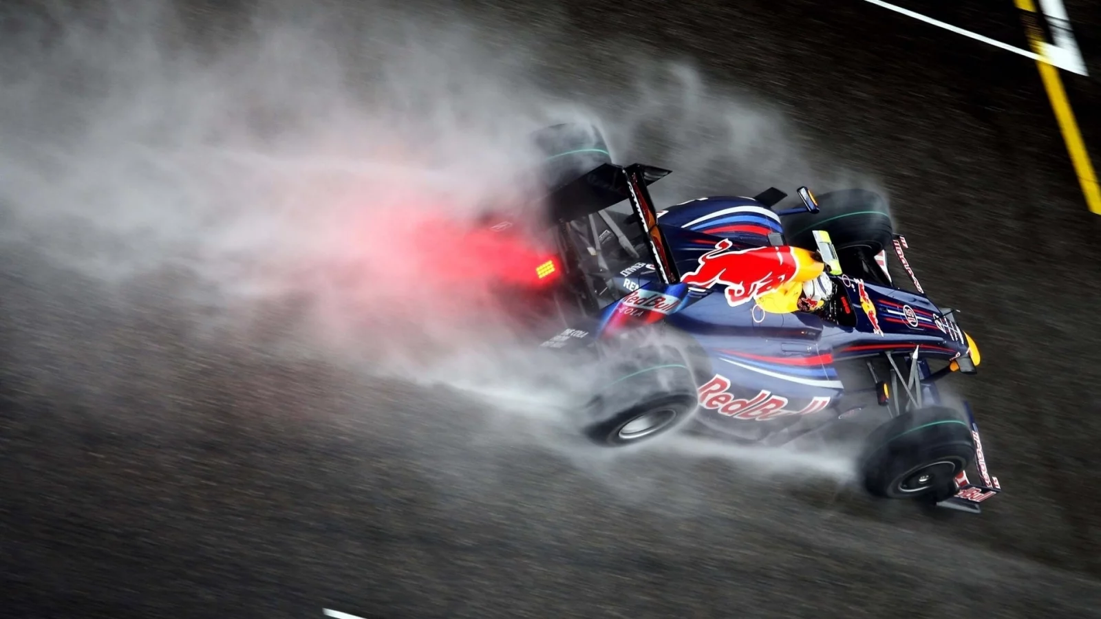 ред булл, формула-1, рб5, formula-1, вид сзади, брызги, гоночный болид, rb5, red bull, красный бык