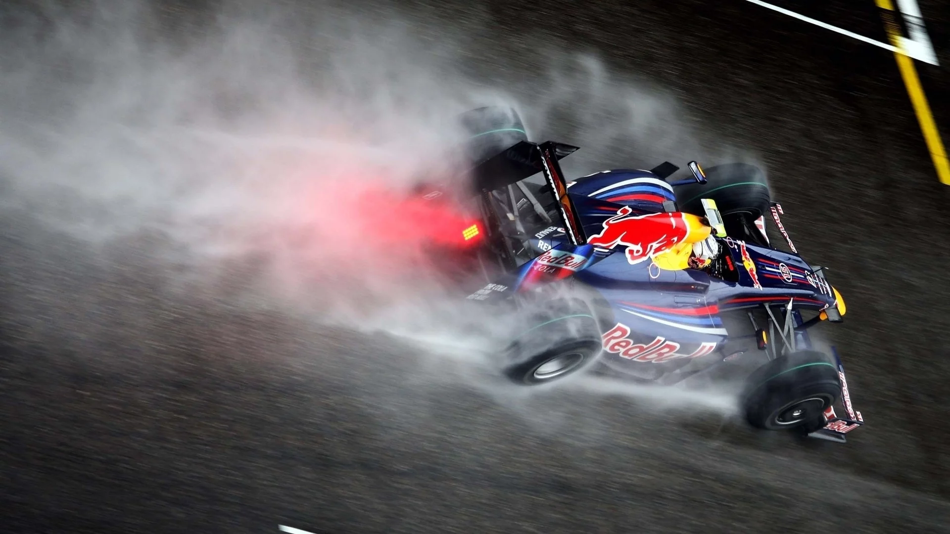 ред булл, формула-1, рб5, formula-1, вид сзади, брызги, гоночный болид, rb5, red bull, красный бык
