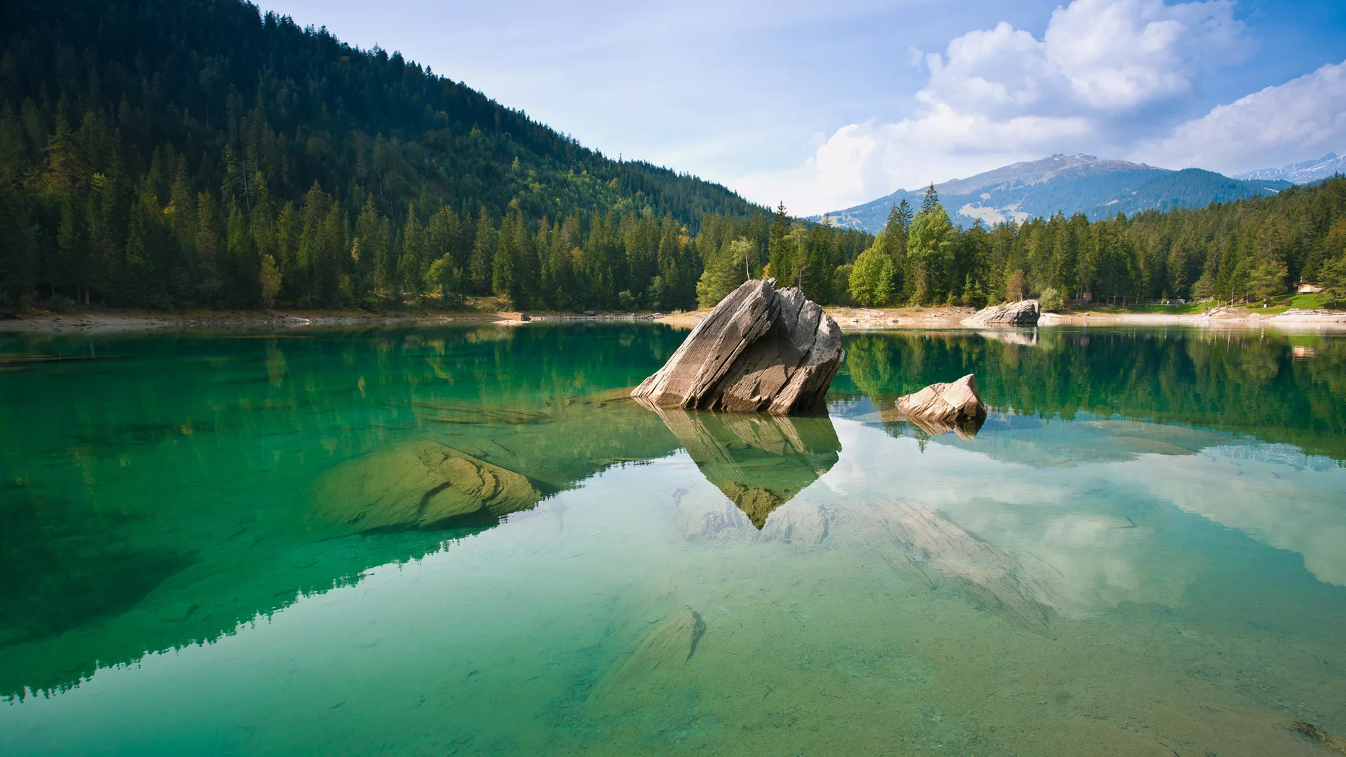 камень, скала, швейцария, отражение, водоем, озеро, вода, берег, лес, горы, прозрачная