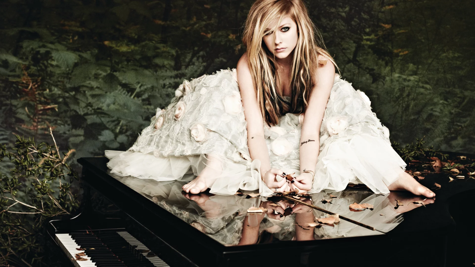 avril lavigne, аврил лавин, goodbye lullaby, пианино