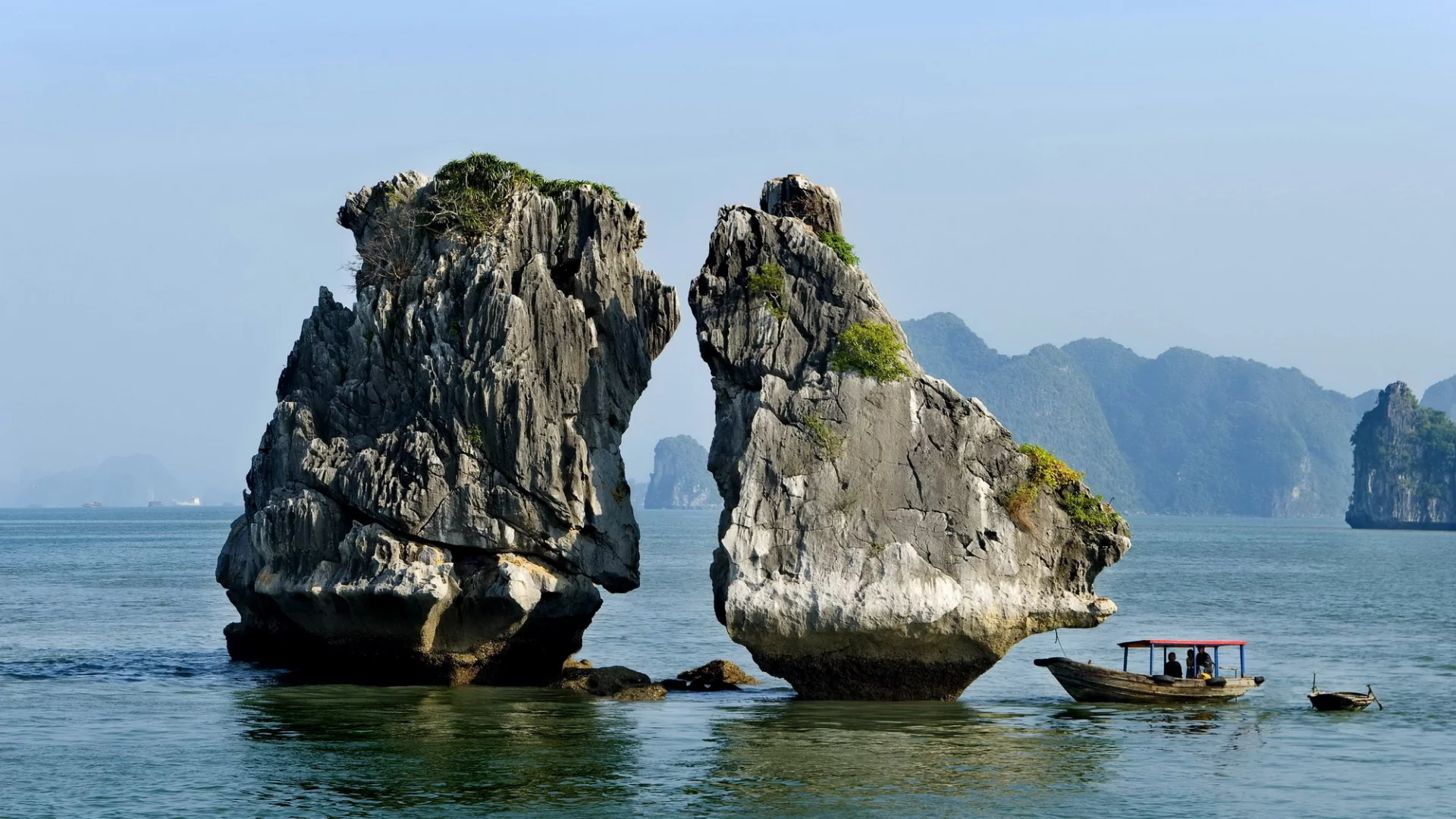 камень, лодка, море, горы, небо, люди, китай