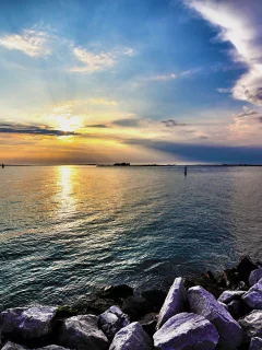 камни, гладь, небо, море