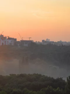 горизонт, лучи, парк, даль, дома, урбан, деревья, закат, кишинев, стройка, оранжевый, небо, город, туман