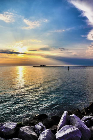 камни, гладь, небо, море