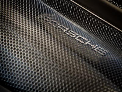 porsche, логотип, макро, авто фото, auto wallpapers, надпись, тачки, авто обои, фон, эмблема, сетка, cars