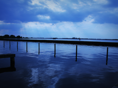 sky, облака, boats, sun beams, небо, пейзаж, лодки, landscape, light, тень, река, river, вода, clouds, 2560x1600, nature, природа, water, shadow, лучи солнца, свет