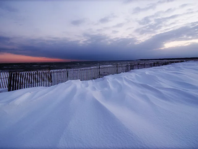 снег, небо, закат, забор, облака, зима, море