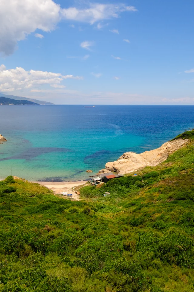 горизонт, холмы, трава, небо, море, облака, пляж
