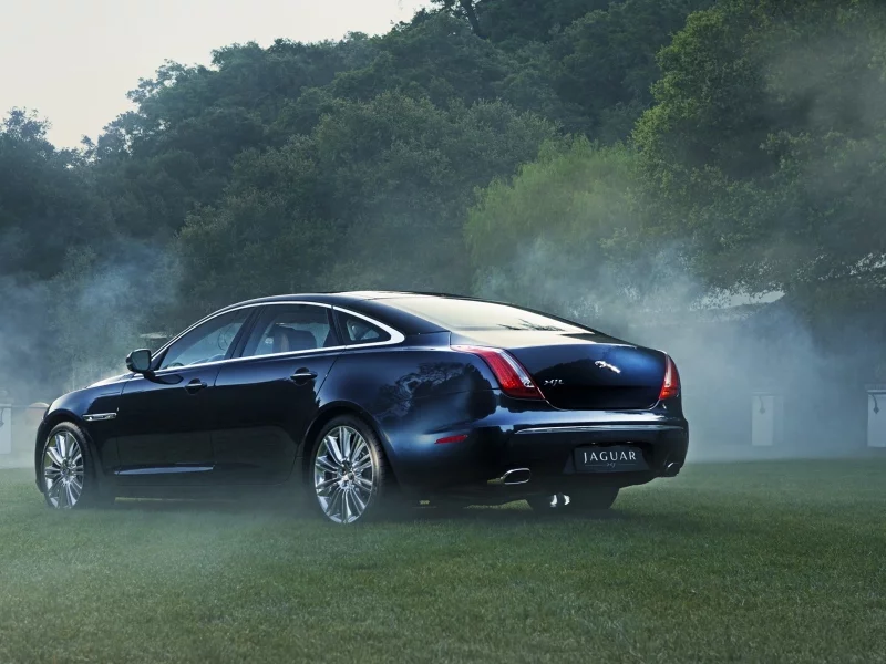 машина, деревья, фары, jaguar, трава, xj supercharged, авто, природа, туман, зад