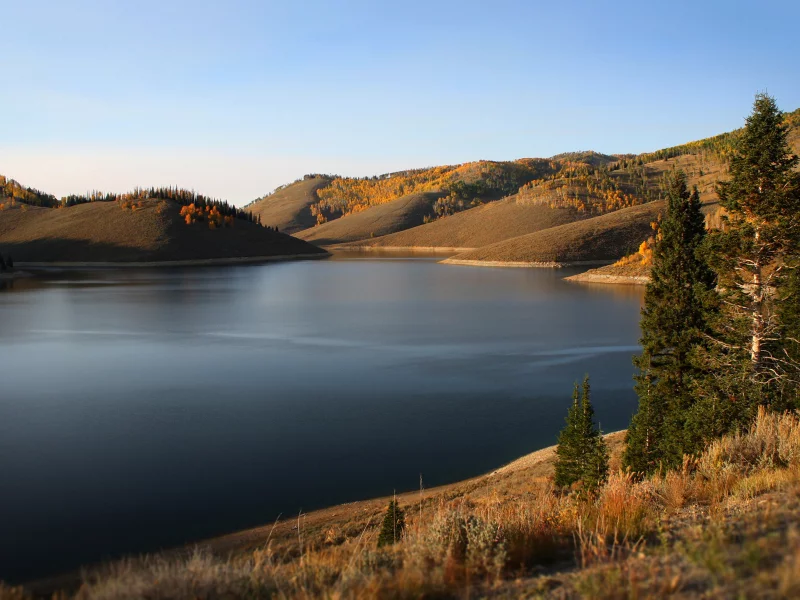 вода, озёра, фото, холмы, природа, деревья, озеро, красивые пейзажи, трава