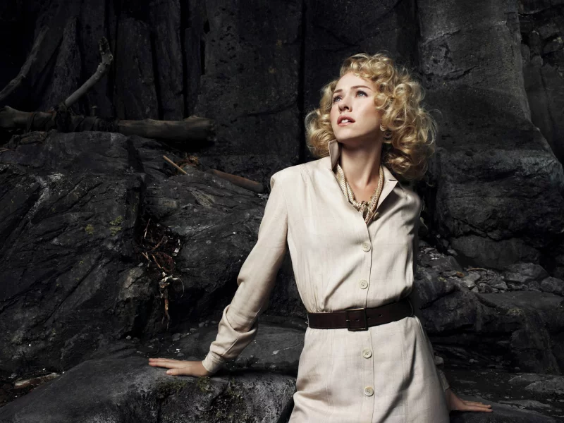 в скалах, актриса, блондинка, наоми уоттс, кудри, камни, naomi watts, девушка, платье, ремень