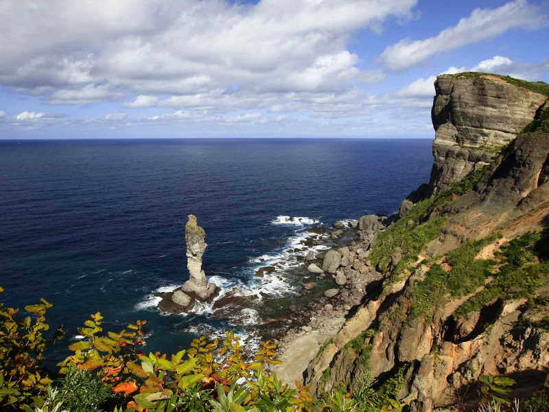 скалы, облака, узбережье, камни, море, волны, небо, пейзаж, фото, горизонт, прибой
