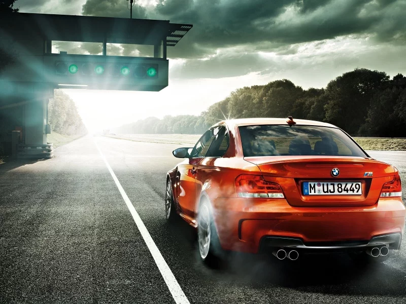 полоса, деревья, зеленый свет, bmw, оранжевый, старт, полигон, coupe, солнце, m1series, облака, купе, дорога
