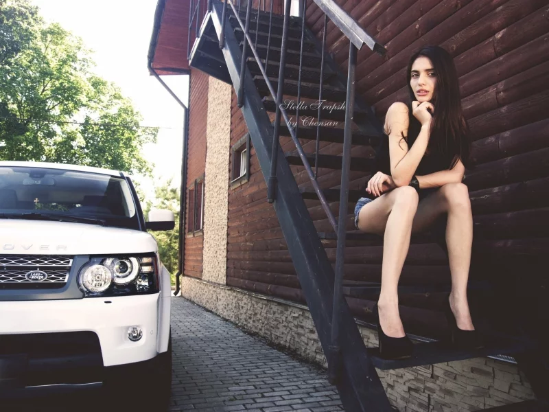девушка, авто, land rover, брюнетка, лестница