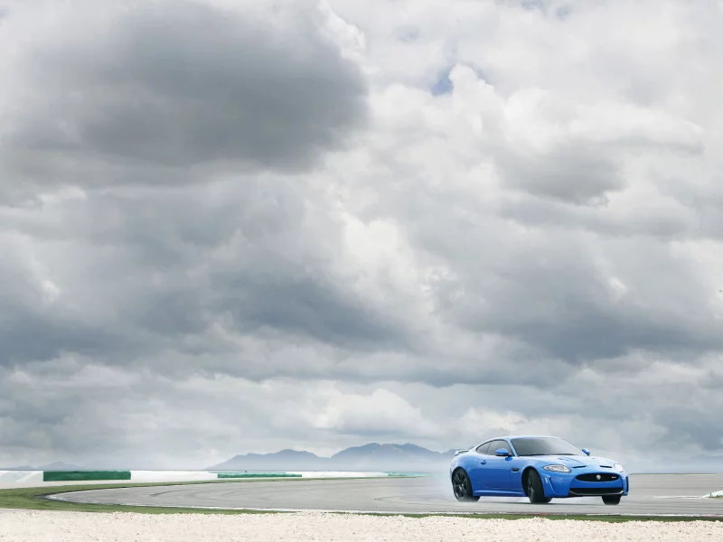 машины, трасса, тачки, дым, xkr-s, дороги, ягуары, jaguar, дорога, небо, облака