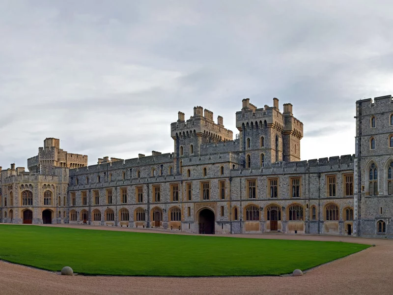 газон, памятник, англия, архитектура, windsor, трава, виндзорский, england, здание, castle, замок, двор, облака, небо