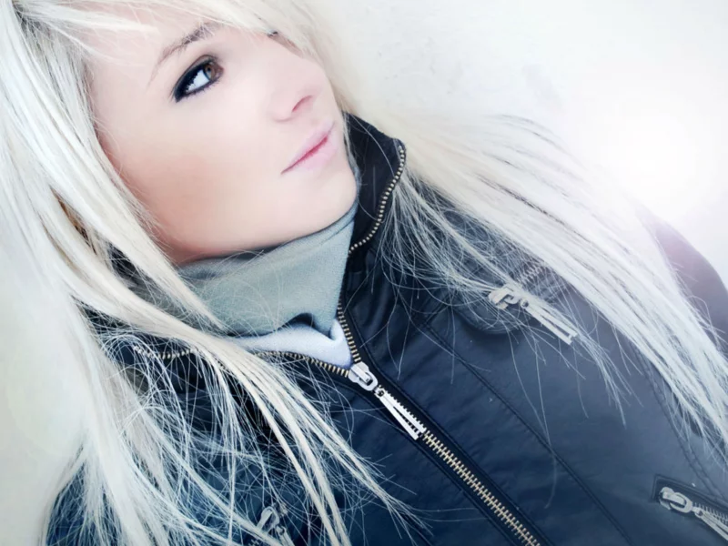 милая, стоит, laura ivana, зима, у стены, смотрит