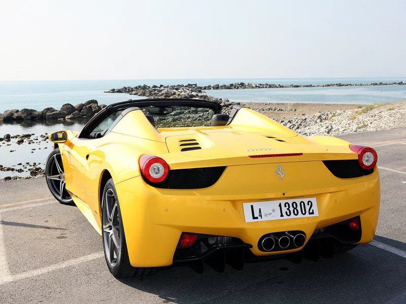 спайдер, коса, море, суперкар, ferrari, вид сзади, spider, небо, 458, берег, феррари, желтый, италия, italia