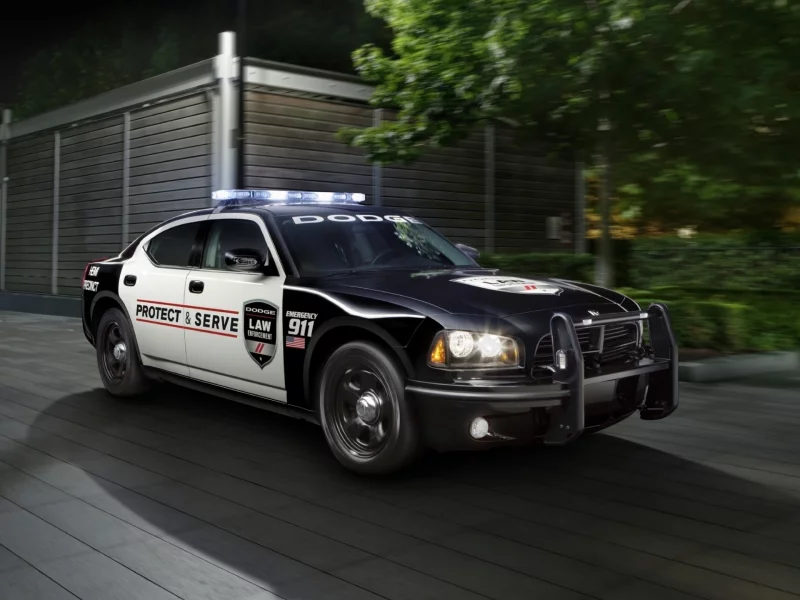 защита, передок, charger, мигалка, чарджер, деревья, dodge, ночь, police, pursuit, полицая, додж, здание