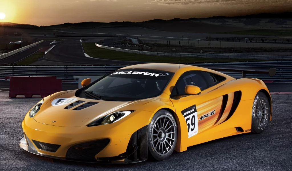 макларен, небо, гт3, гоночный трек, mclaren, gt3, желтый, облака, закат, mp4-12c, солнце
