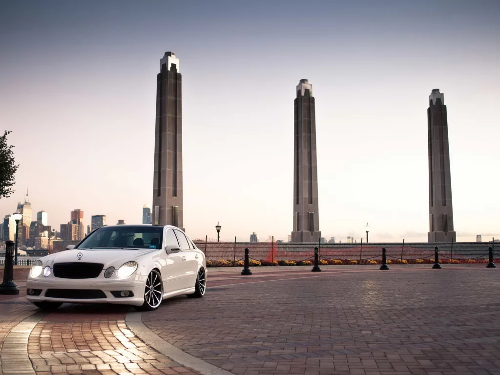 e class, тюнинг, mercedes, площадь, колонны, мерседес, amg