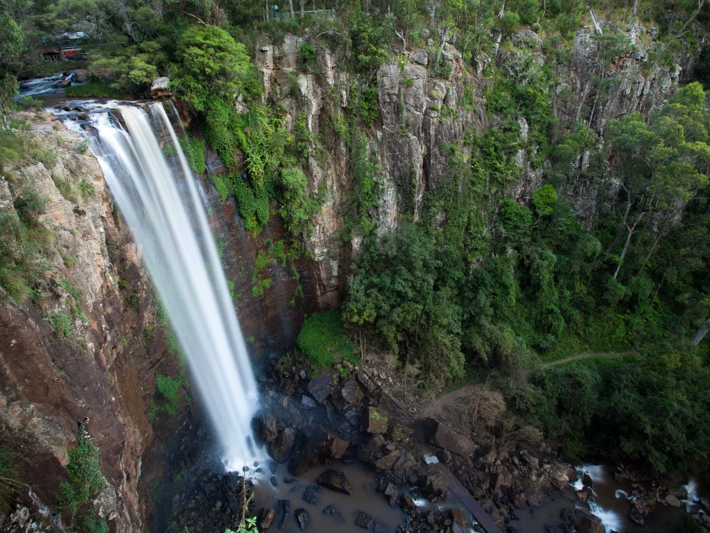 trees, precipice, природа, водопад, камни, 2560x1600, waterfall, water, landscape, rocks, река, лес, зелень, вода, nature, деревья, пейзаж, greenery, forest, обрыв, river