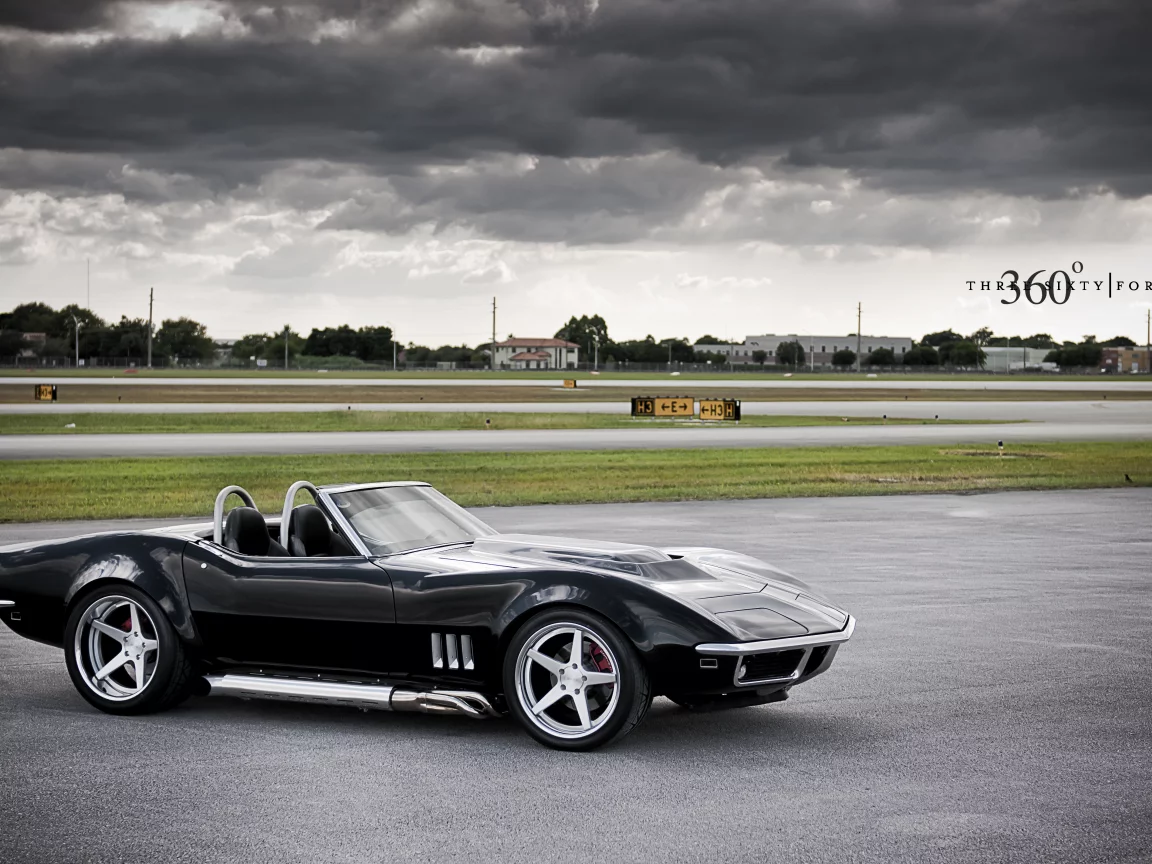 chevrolet, 360 three sixty forged, взлётная полоса, тучи, небо, corvette, c3, black, передняя часть, корвет, шевроле, чёрный