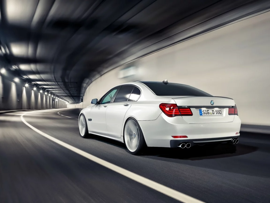 огни, bmw, белая, мчит, 7series, тунель, рука, задом