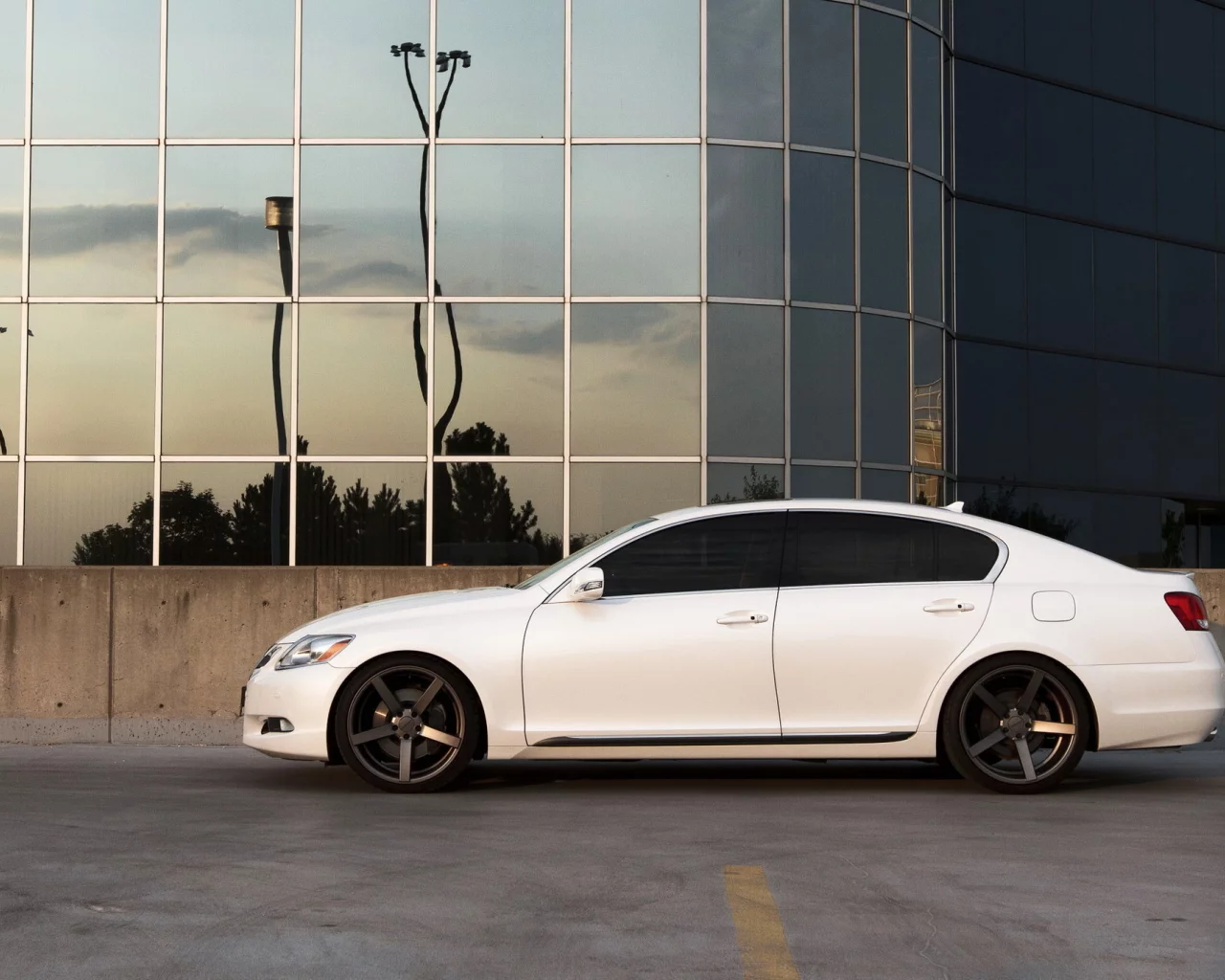 отражение, лексус, lexus gs, здание, парковка