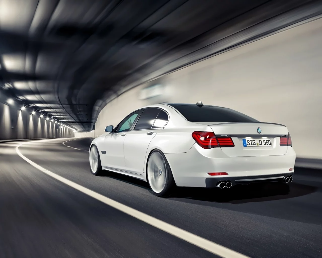 огни, bmw, белая, мчит, 7series, тунель, рука, задом