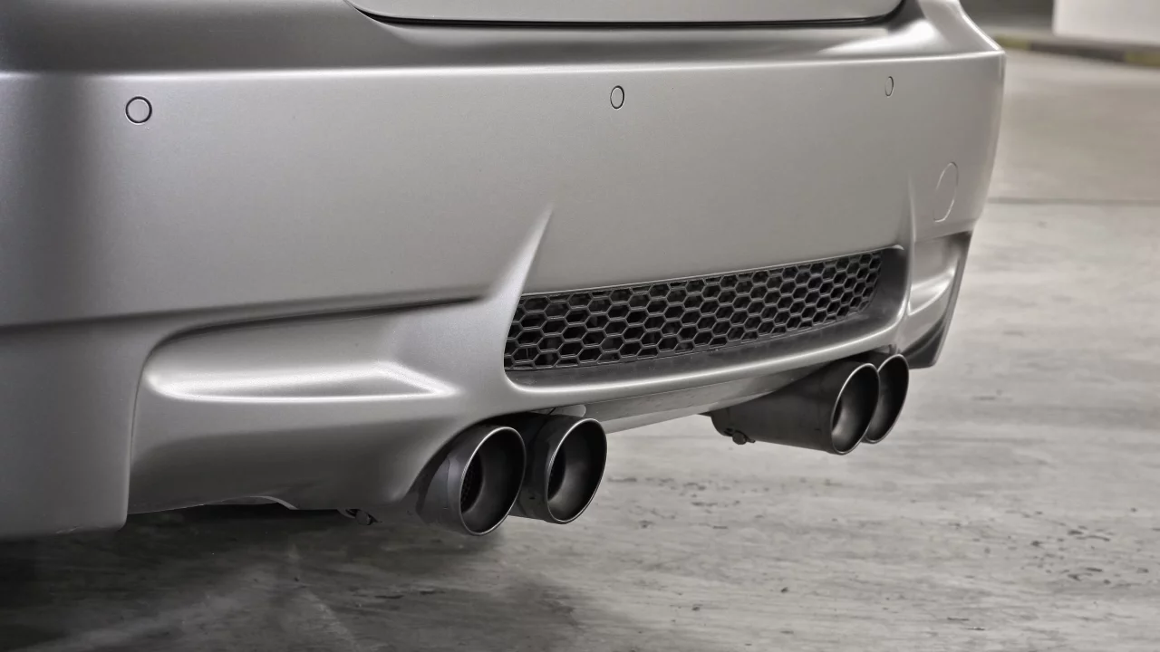 бампер, труба, выхлоп, bmw m3, черно-белый