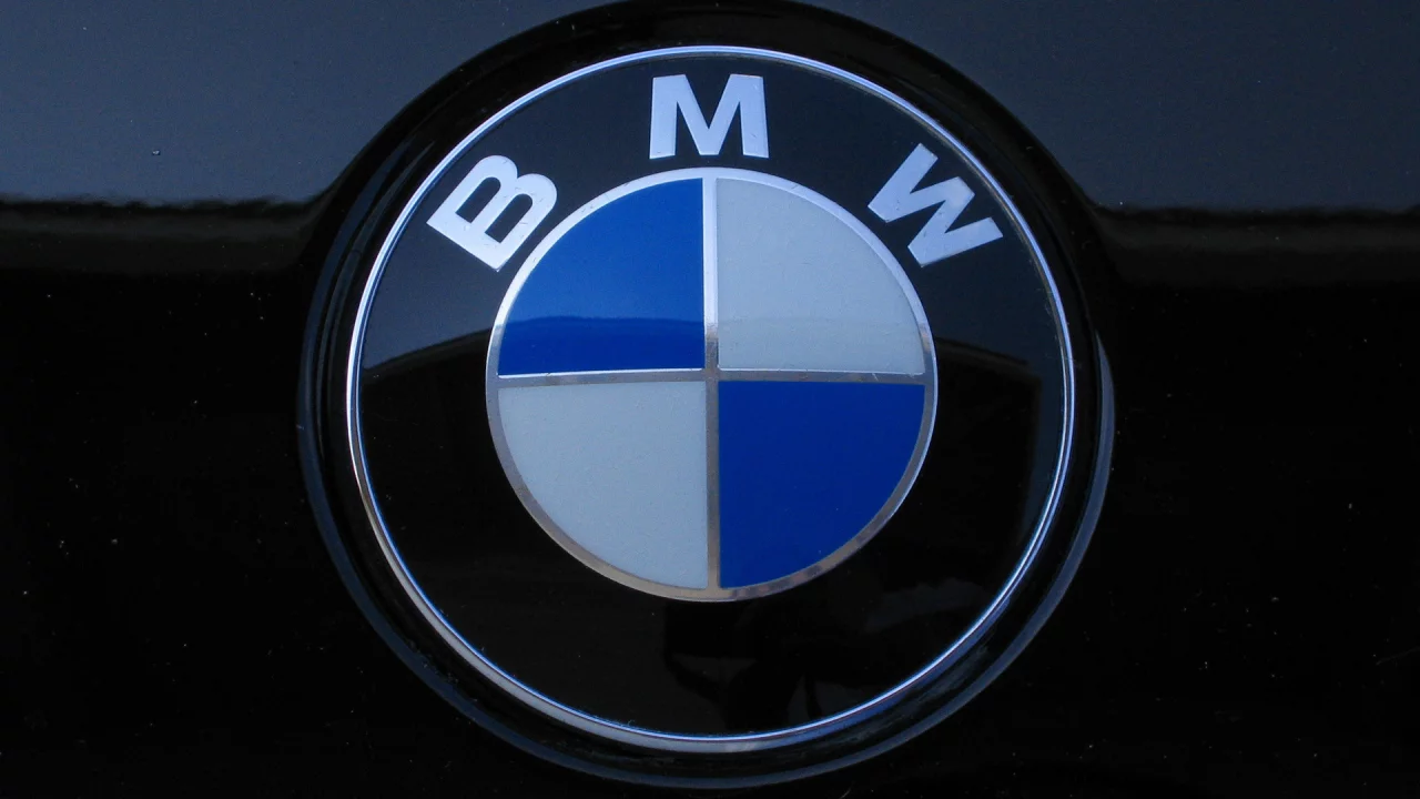 эмблема, bmw, крупным планом
