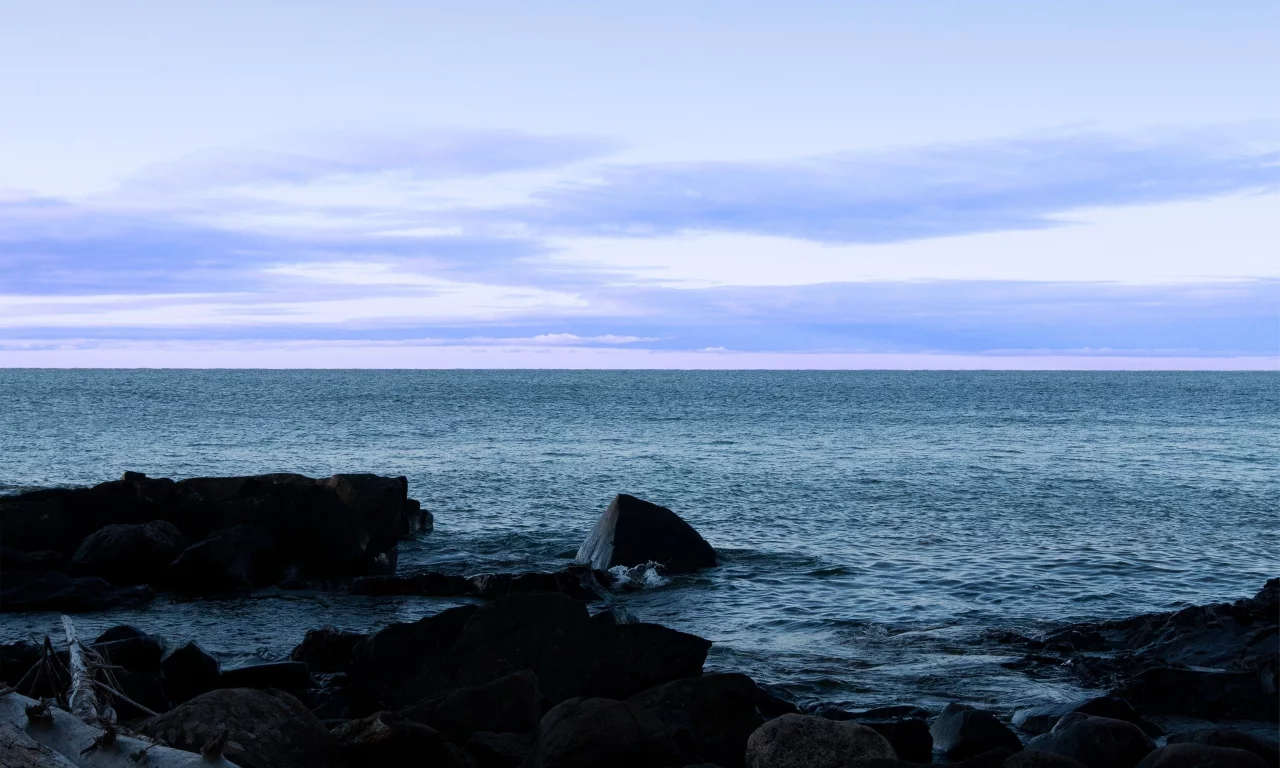 2560x1600, берег, water, море, shore, swa, небо, landscape, скалы, облака, природа, nature, пейзаж, вода, sky, clouds, rocks