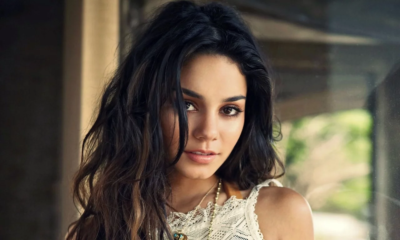 взгляд, портрет, лицо, ванесса хадженс, актриса, vanessa anne hudgens, волосы, брюнетка