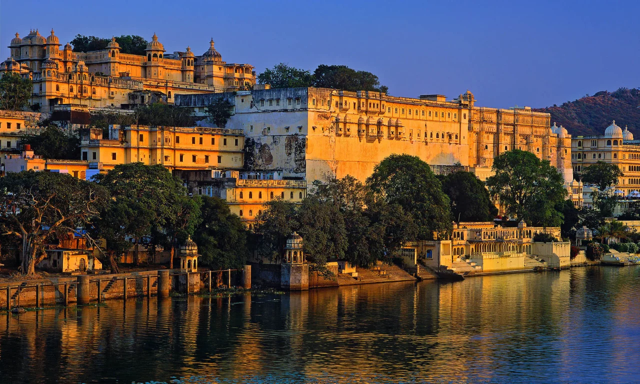 город, lake pichola and the city palace, озеро