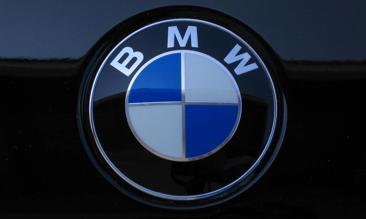 эмблема, bmw, крупным планом
