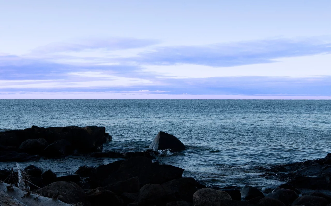 2560x1600, берег, water, море, shore, swa, небо, landscape, скалы, облака, природа, nature, пейзаж, вода, sky, clouds, rocks