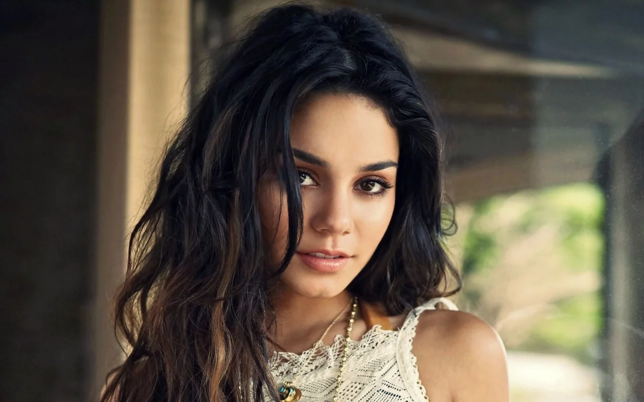 взгляд, портрет, лицо, ванесса хадженс, актриса, vanessa anne hudgens, волосы, брюнетка