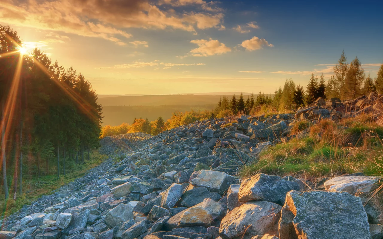 лес, небо, камни, солнце