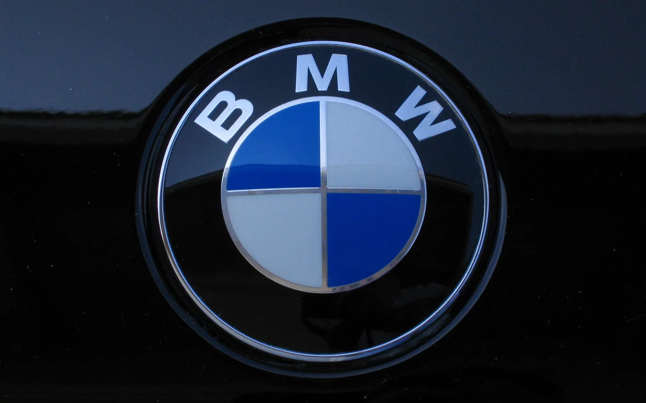эмблема, bmw, крупным планом