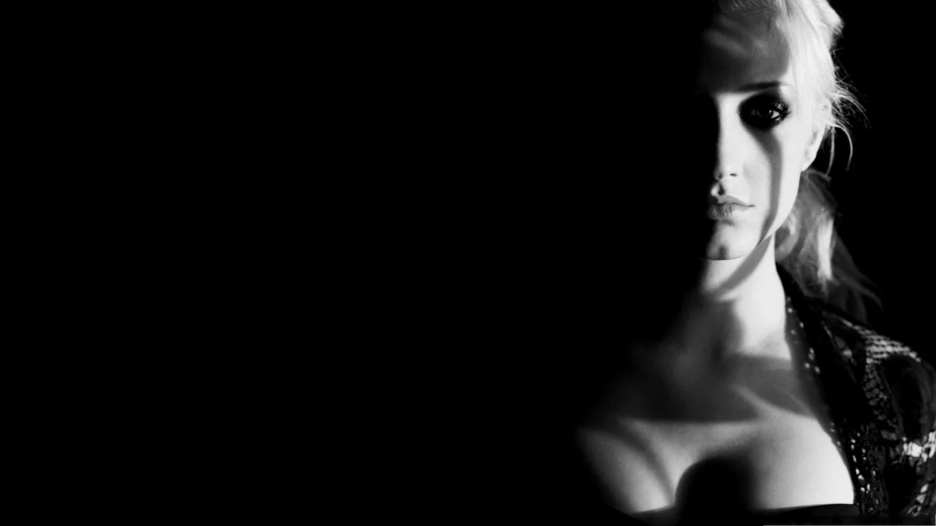 девушка, чёрный фон, ashlee simpson, грудь и прекрасное личико