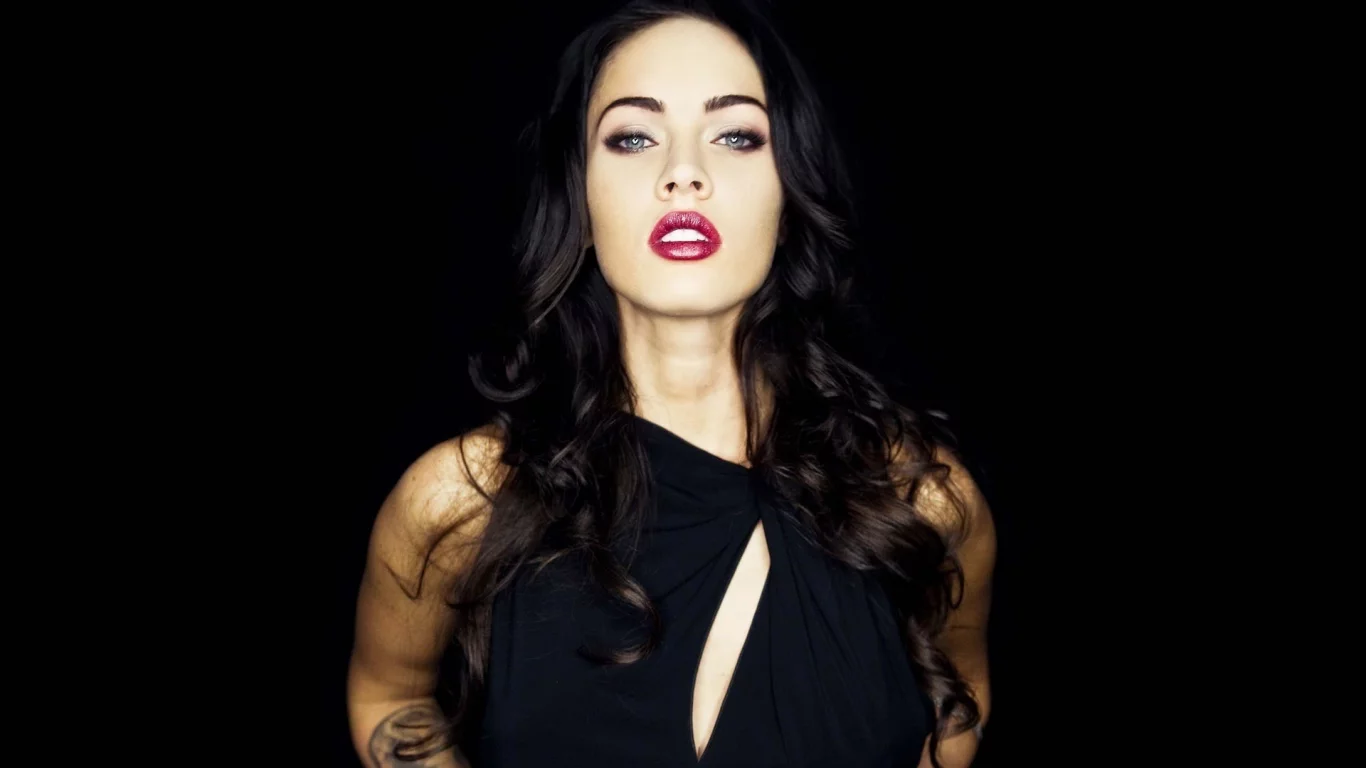 брюнетка, megan fox, чёрное, тёмно-розовая помада, красивые губы, меган фокс