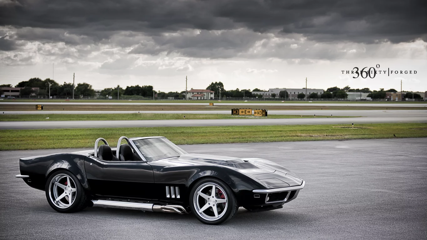 chevrolet, 360 three sixty forged, взлётная полоса, тучи, небо, corvette, c3, black, передняя часть, корвет, шевроле, чёрный