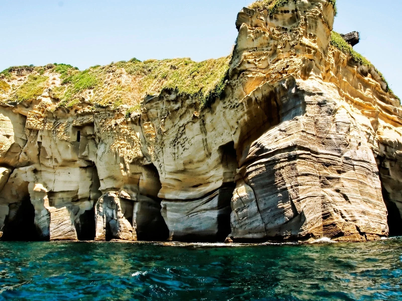 море, скала, гроты