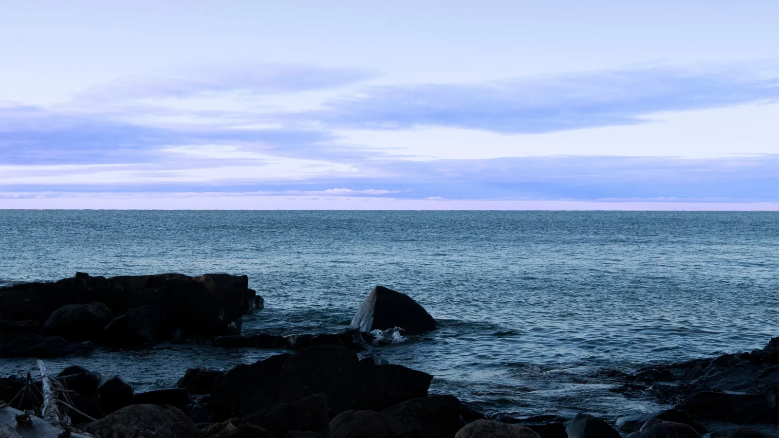 2560x1600, берег, water, море, shore, swa, небо, landscape, скалы, облака, природа, nature, пейзаж, вода, sky, clouds, rocks