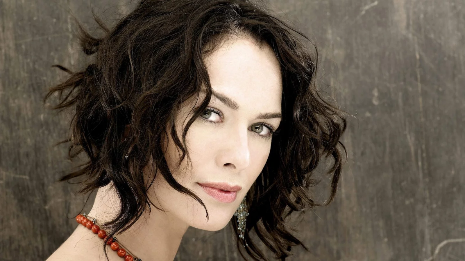 девушка, лена хиди, серьги, lena headey, бусы, актриса, прическа